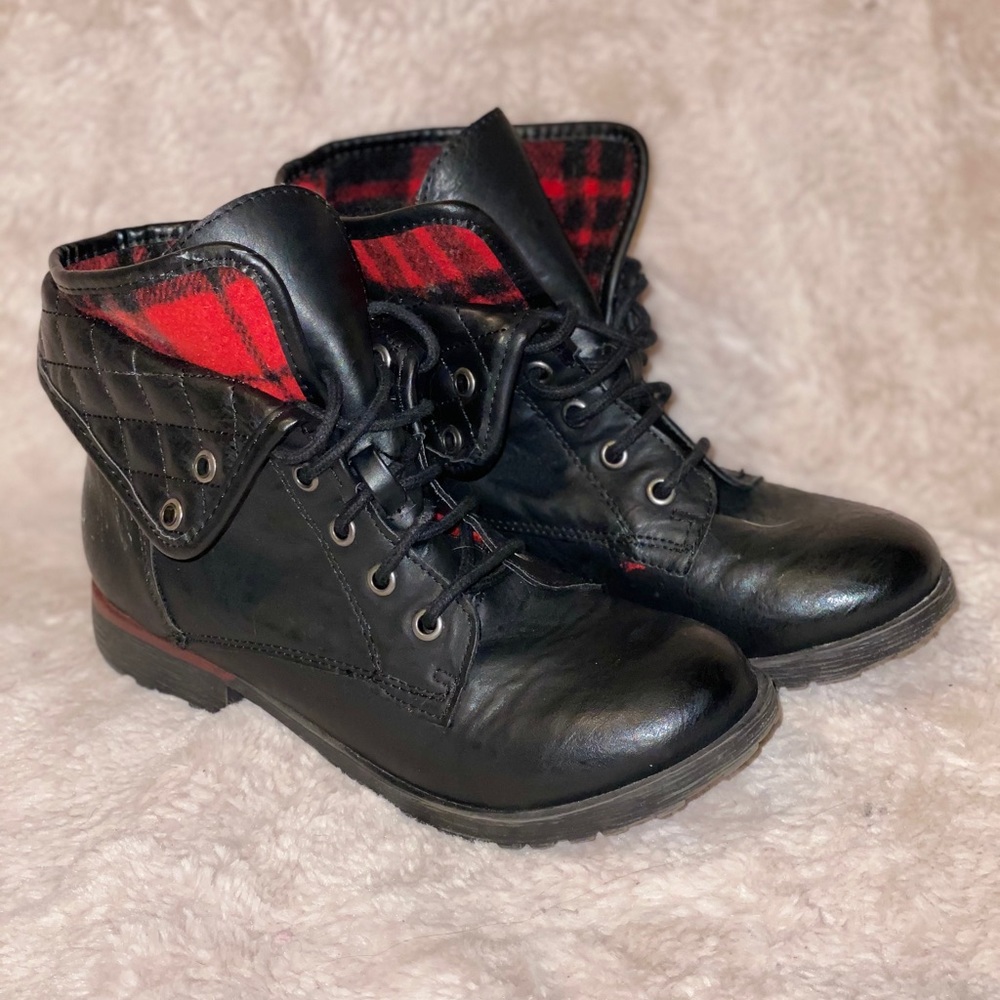 Versatile Black Combat Boots